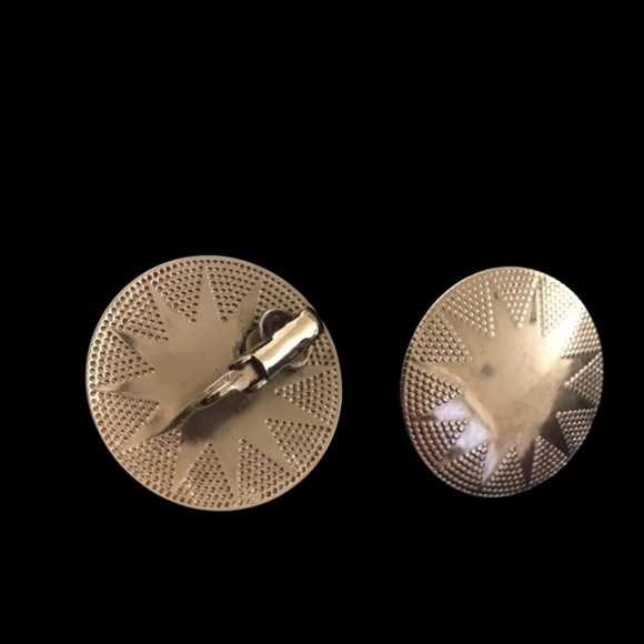 Vintage Sunburst Clip-on Earrings - Picture 3 of 8